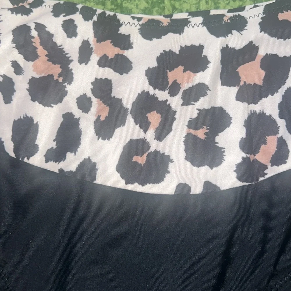 VIMPUNEC Women's High Waisted Bikini.  Size M.  New without tag.